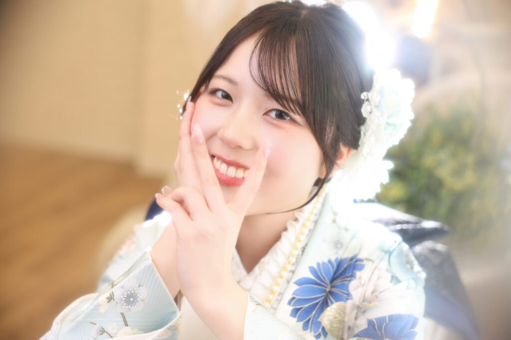 振袖富山　成人式　ハレの日　水色　白色　着物　帯アレンジ　髪飾り