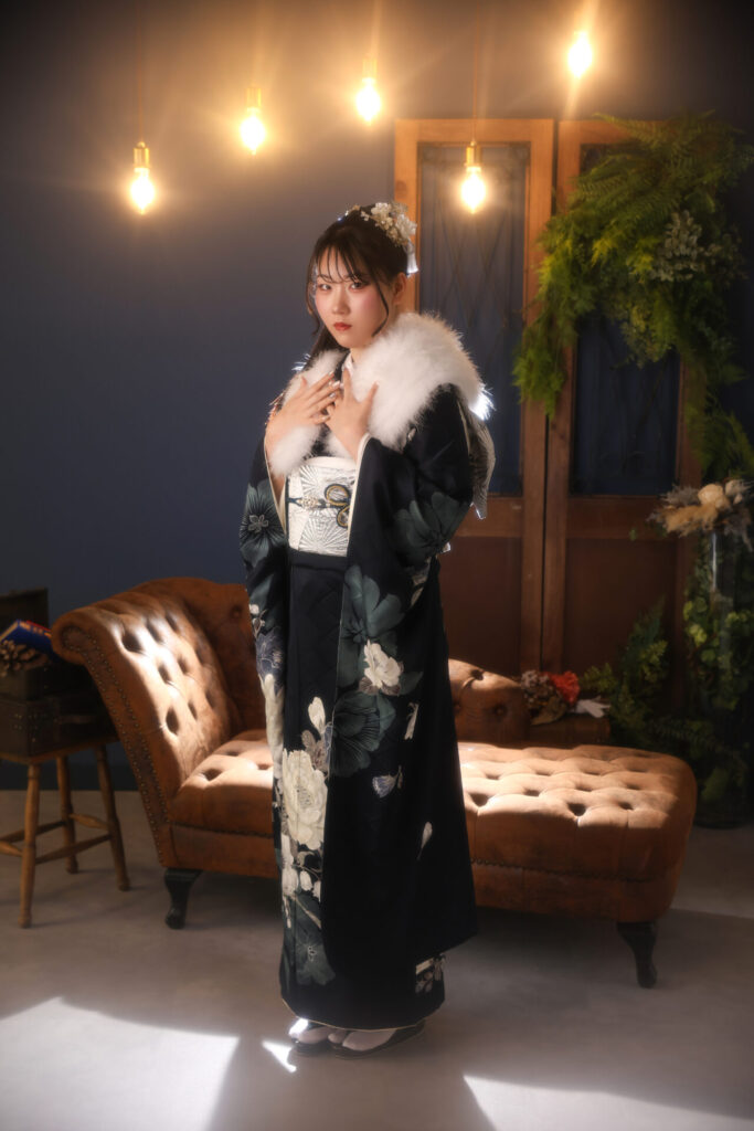 振袖富山　成人式　ハレの日　ネイビー　着物　帯アレンジ　髪飾り　ポニーテール　ショール