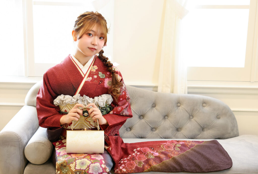 振袖富山　成人式　ハレの日　赤　着物　ママ振　帯アレンジ　ヘアアレンジ　編みおろし　髪飾り　華やか　お祝い