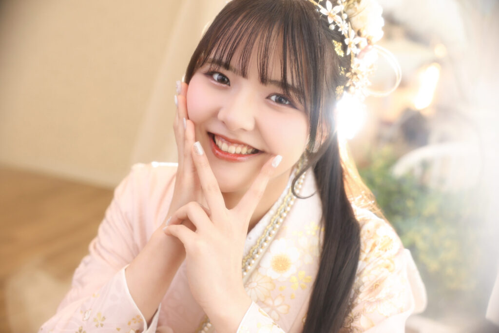 振袖富山　成人式　ハレの日　ピンク　ベージュ　着物　帯アレンジ　ヘアアレンジ　ポニーテール　髪飾り　カチューシャ　華やか　お祝い